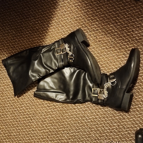 Boots - Picture 5 of 5